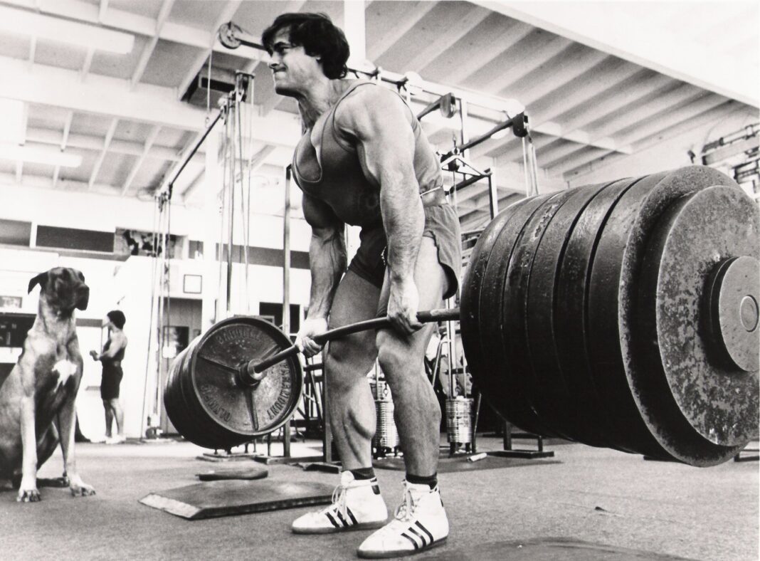 Franco Columbu deadlifting 657lbs